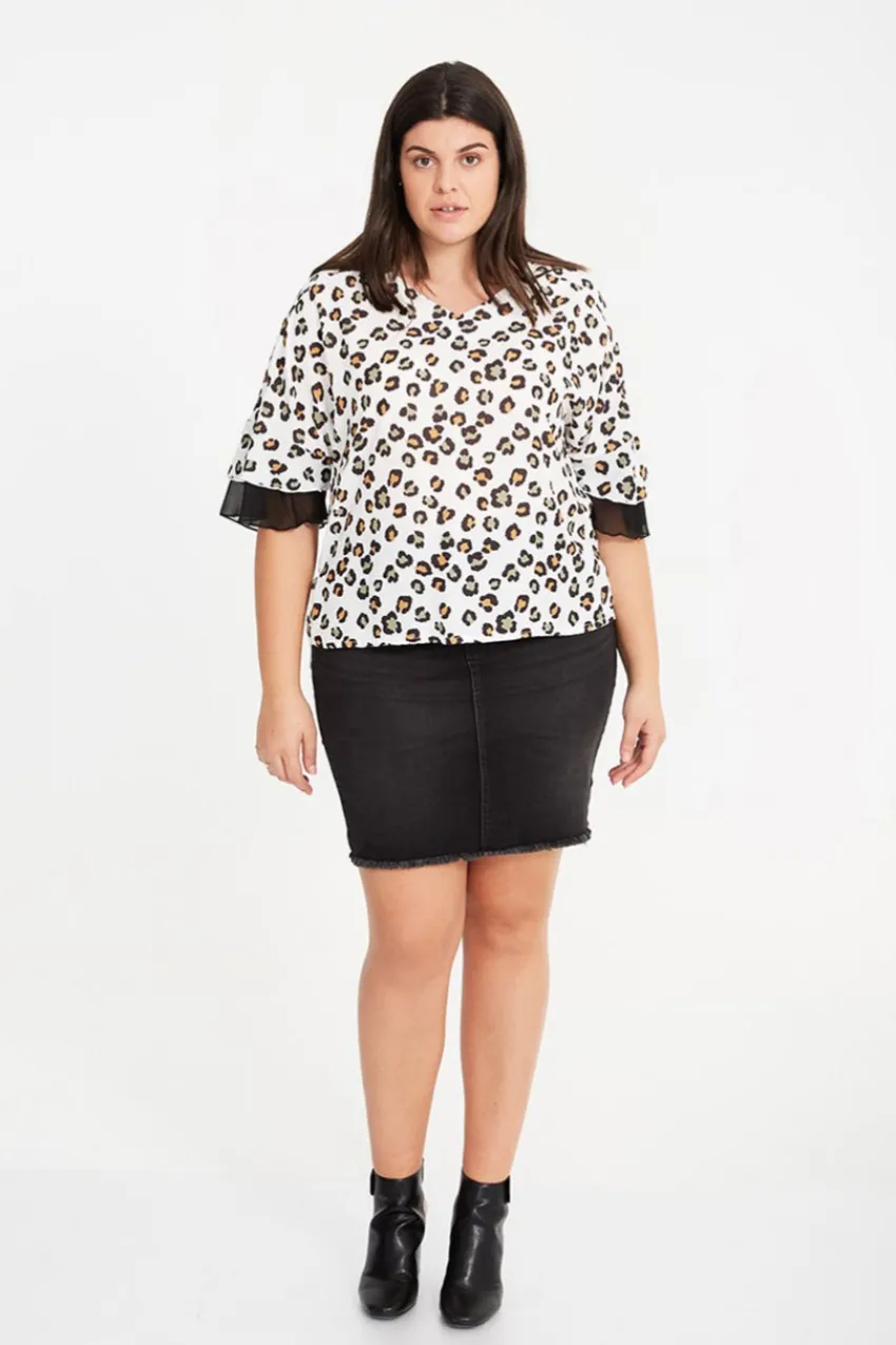 blusa_animalier_con_volan_0.webp SPG Woman Blusa animalier con volant taglie forti Hot