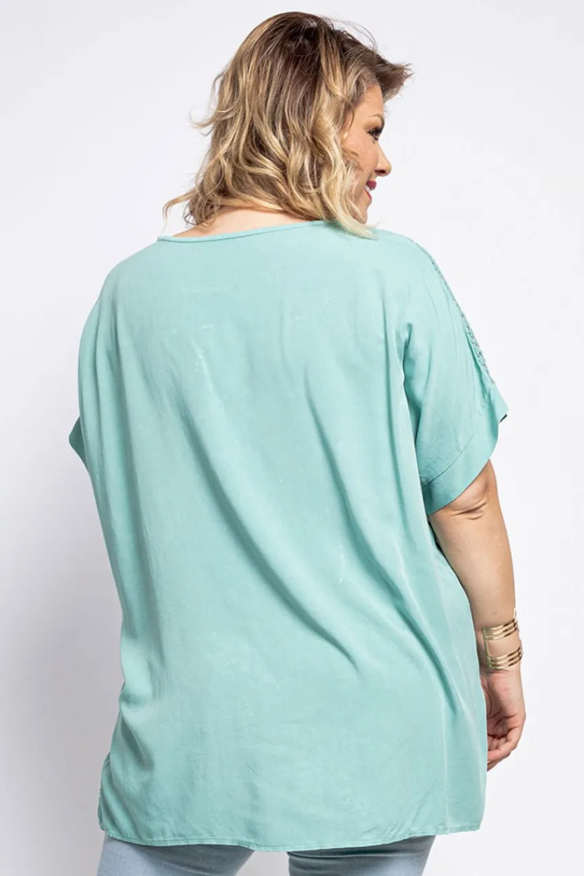 blusa_in_pizzo_e_ricami_t_2.webp Donna Curvy Blusa in pizzo e ricami taglie forti Outlet