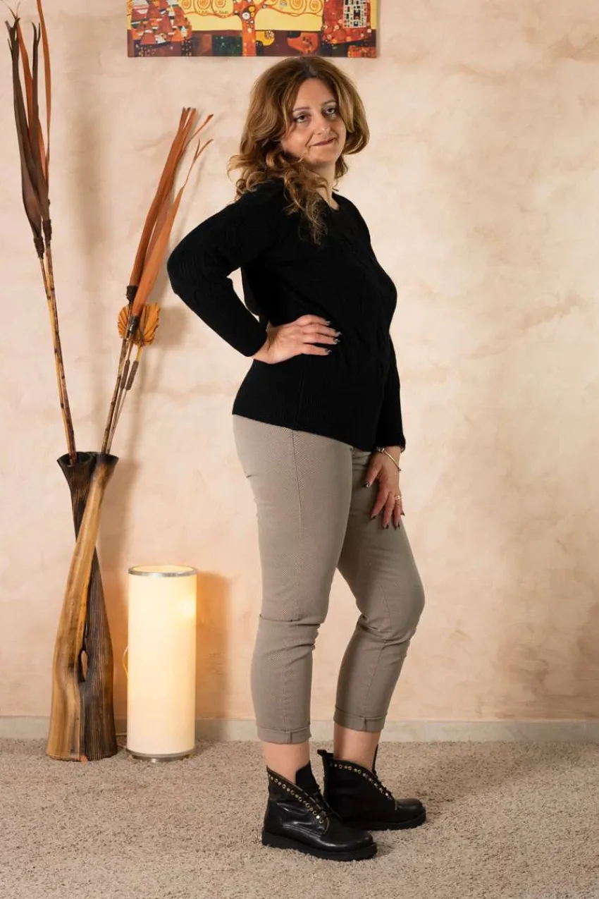 maglione_con_treccia_con__1.webp Griffai Maglione con treccia con scollo a goccia dietro taglie comode Outlet