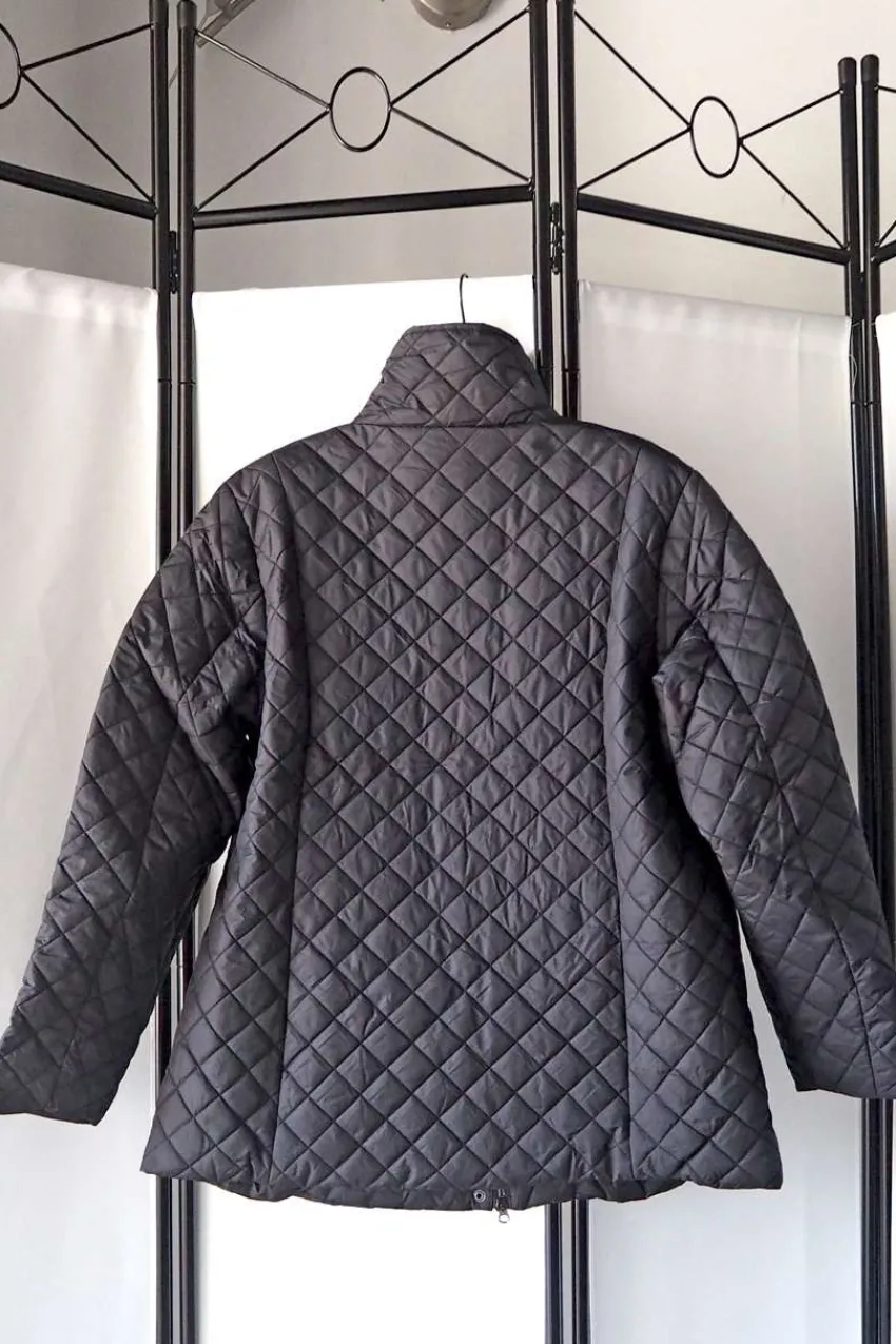 piumino_gr_con_collo_alto_5.webp Navigazione Piumino 100gr con collo alto taglie comode Clearance