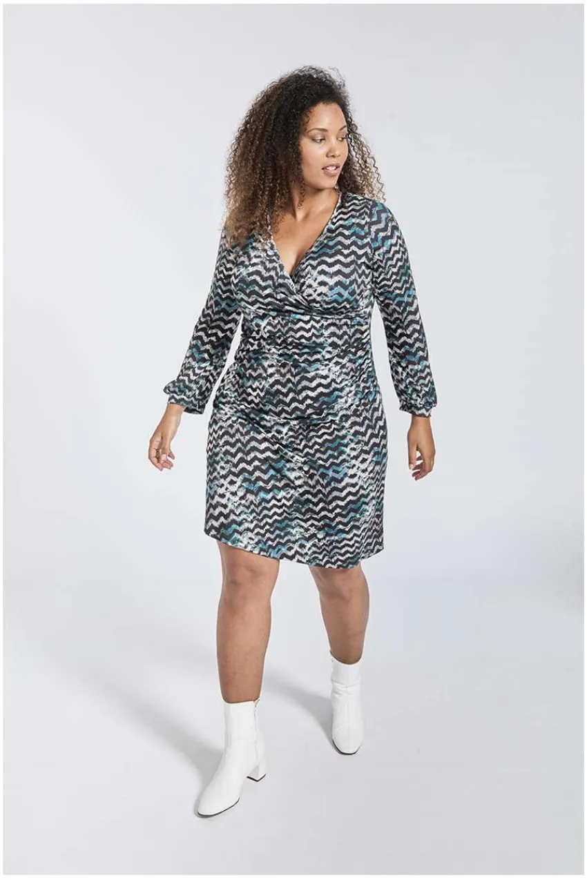 vestito_incrociato_con_st_2.webp SPG Woman Vestito incrociato con stampa a zigzag taglie comode Fashion