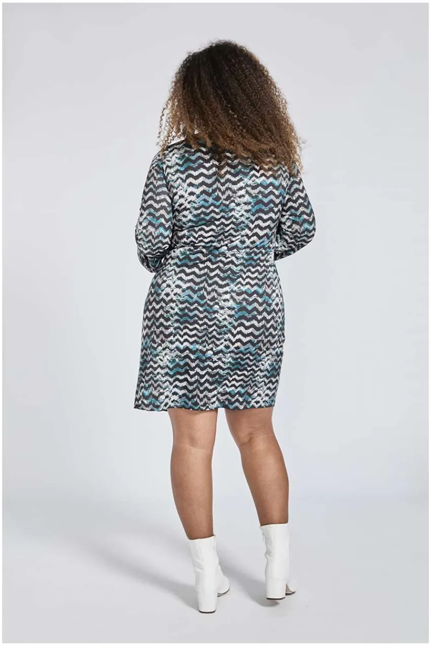 vestito_incrociato_con_st_5.webp SPG Woman Vestito incrociato con stampa a zigzag taglie comode Fashion